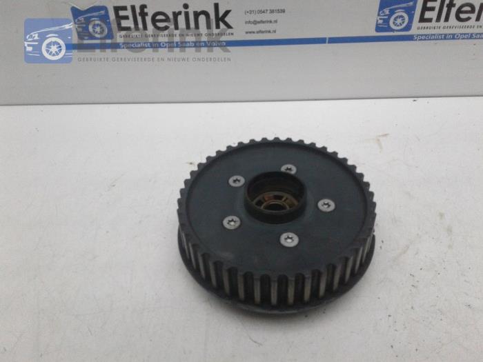 Camshaft sprocket from a Volvo XC90 II 2.0 T8 16V Twin Engine AWD 2015