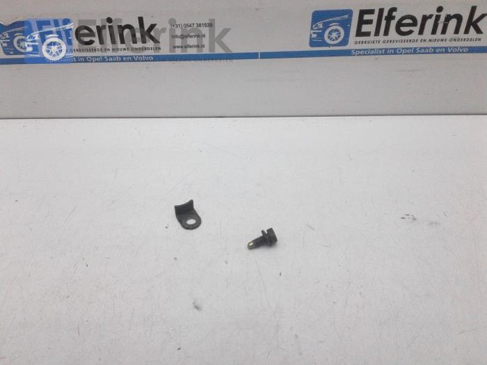 Set of bolts from a Saab 9-5 (YS3E) 2.0t 16V 1997