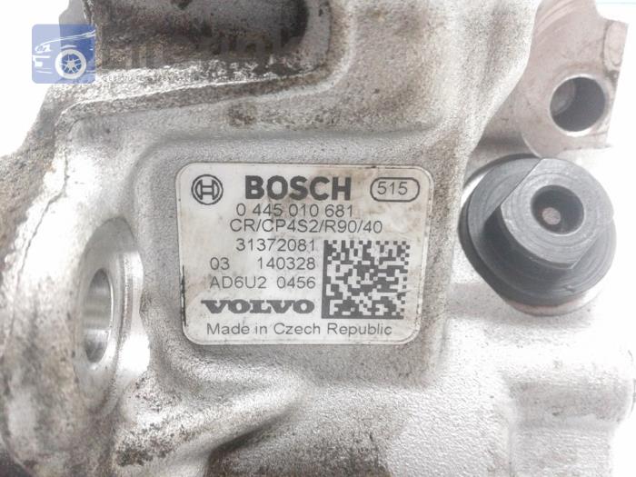 Dieselpumpe van een Volvo V60 I (FW/GW) 2.4 D6 20V Plug-in Hybrid AWD 2015
