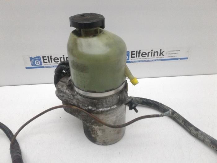 Power steering pump Opel Zafira 1.6 16V 93179568 Z16XER TRW