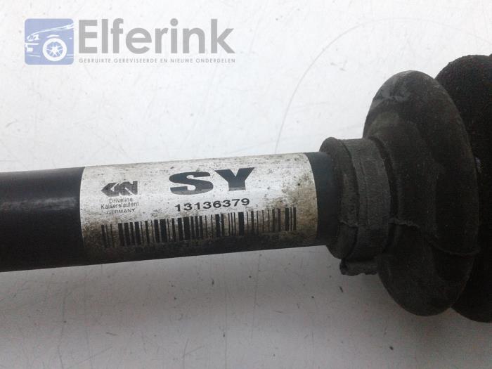 Front drive shaft, left from a Opel Zafira (M75) 1.6 16V 2008