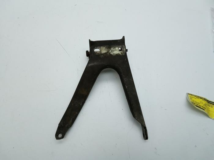 Usagé Support moteur Saab 900 I Combi Coupé 2.0 i Prix € 25,00 Règlement à la marge proposé par Auto Demontage Elferink B.V.