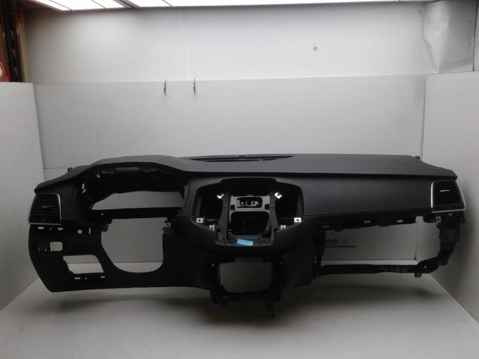 Dashboard from a Volvo XC90 II 2.0 T8 16V Twin Engine AWD 2016