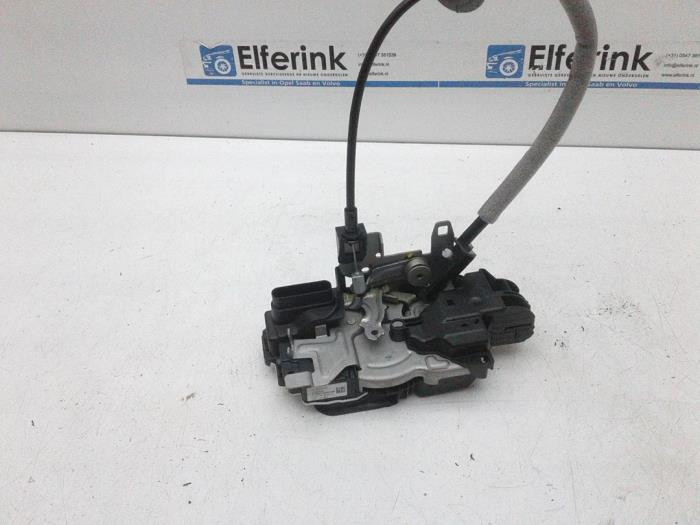 Front door lock mechanism 4door, right Volvo XC90 II 2.0 T8 16V Twin Engine AWD 31349895