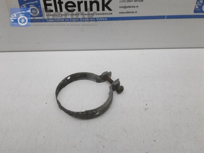 Exhaust bracket from a Saab 9-5 Estate (YS3E) 2.3t 16V 2008