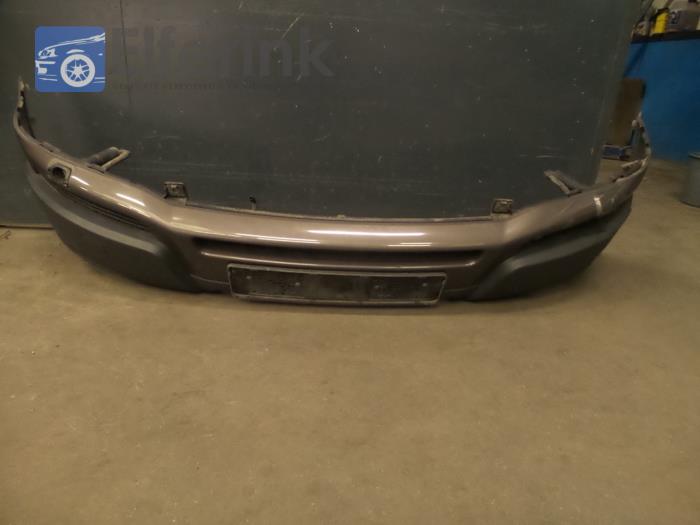 Front bumper from a Volvo XC90 I 2.4 D5 20V 2006