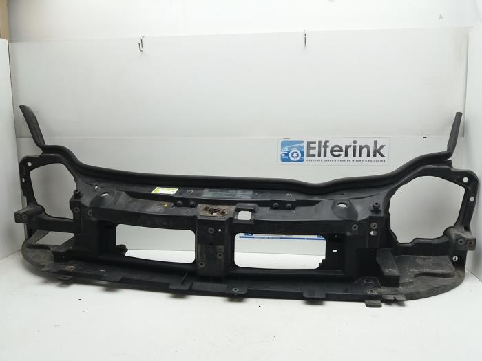 Begagnade Front Opel Vivaro 2.0 CDTI Pris € 65,00 Marginaltabell erbjuds av Auto Demontage Elferink B.V.