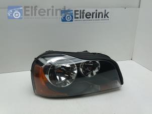 Used Headlight, right Volvo XC90 I 2.4 D5 20V Price € 75,00 Margin scheme offered by Auto Demontage Elferink B.V.