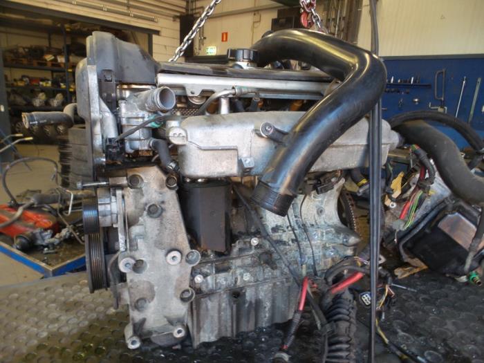 Engine Volvo S60 I 2.4 T 20V - 1282367 B5244T3