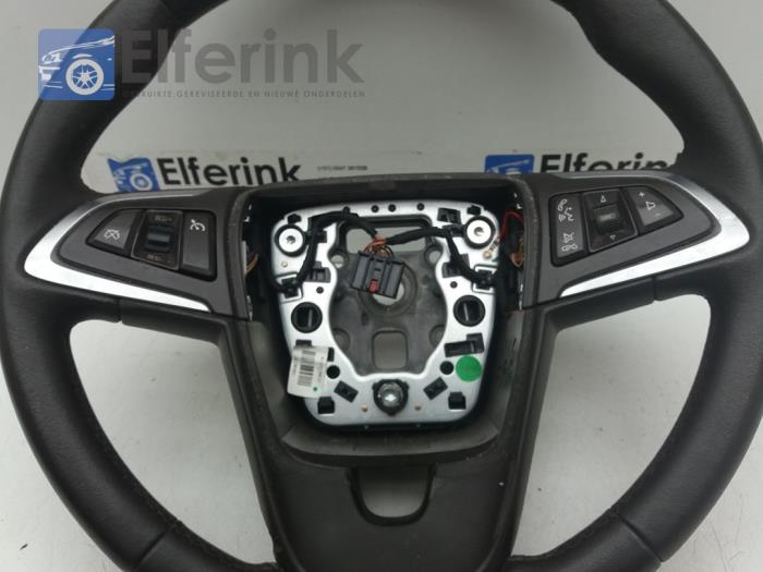 Steering wheel from a Saab 9-5 (YS3G) 2.0 T 16V Biopower 2010
