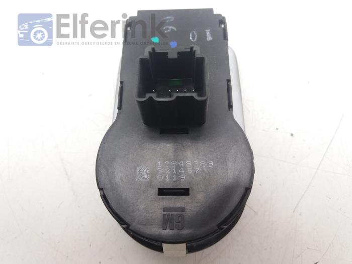 Light switch from a Saab 9-5 (YS3G) 2.0 T 16V Biopower 2010
