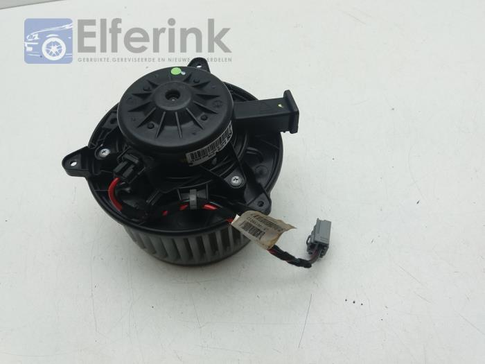 Heating and ventilation fan motor from a Saab 9-5 (YS3G) 2.0 T 16V Biopower 2010
