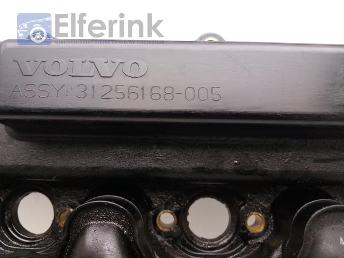 Rocker cover from a Volvo XC70 (BZ) 2.4 D5 20V AWD 2009