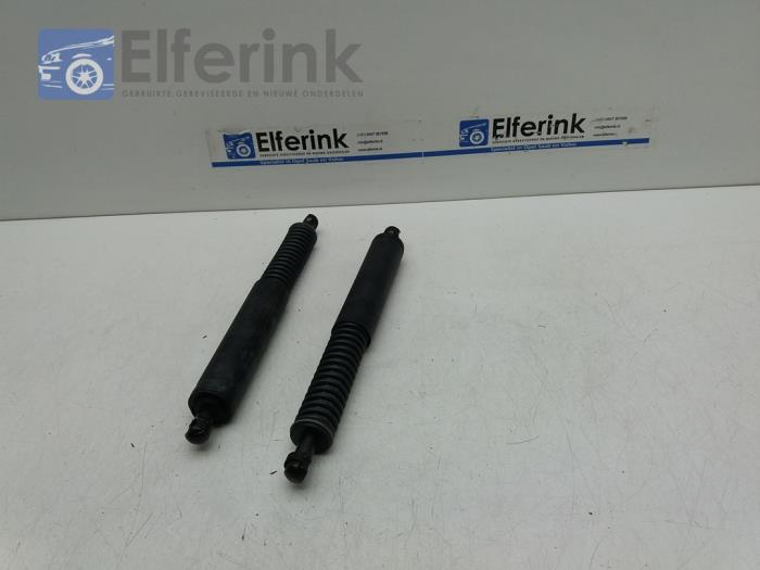 Set of tailgate gas struts from a Volvo XC70 (BZ) 2.4 D5 20V AWD 2009