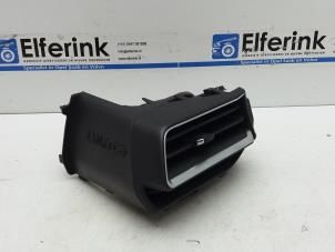 Usados Rejilla de aire de salpicadero Lynk &amp; Co 01 1.5 PHEV Precio € 75,00 Norma de margen ofrecido por Auto Demontage Elferink B.V.