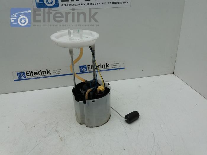 Electric fuel pump from a Lynk & Co 01 1.5 PHEV 2022
