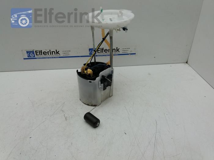 Electric fuel pump from a Lynk & Co 01 1.5 PHEV 2022