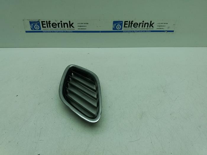 Używane Grill Saab 9-3 II Sport Sedan (YS3F) 1.8t 16V Cena € 25,00 Procedura marży oferowane przez Auto Demontage Elferink B.V.