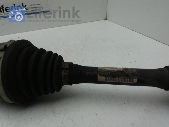 Front drive shaft, right from a Volvo V70 (SW) 2.5 T 20V AWD 2004