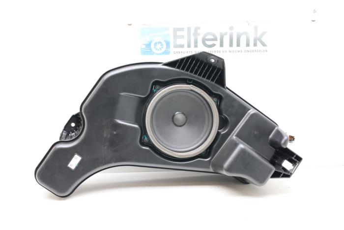 Begagnade Bashögtalare Lynk &amp; Co 01 1.5 Pris € 75,00 Marginaltabell erbjuds av Auto Demontage Elferink B.V.