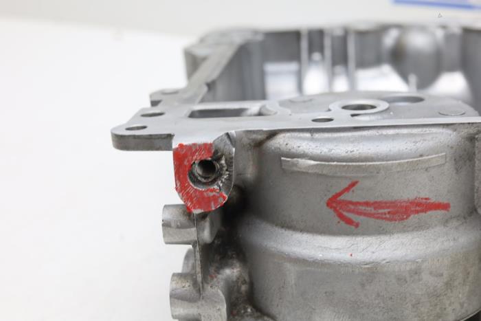 Gebrauchte Ölwanne Lynk &amp; Co 01 1.5 Preis € 250,00 Margenregelung angeboten von Auto Demontage Elferink B.V.