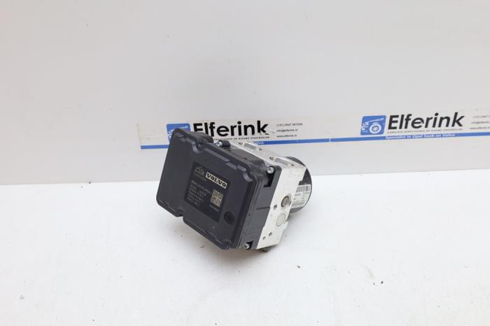 Usagé Bloc ABS Volvo S80 (AR/AS) 2.0 D4 16V Prix € 100,00 Règlement à la marge proposé par Auto Demontage Elferink B.V.