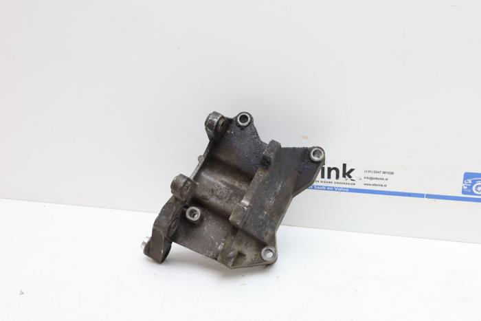 Usagé Support dynamo bas Saab 9000 CS 2.3i 16V LPT Ecopower Prix € 50,00 Règlement à la marge proposé par Auto Demontage Elferink B.V.
