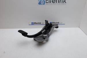 Begagnade Bromspedal Lynk &amp; Co 01 1.5 PHEV Pris € 60,00 Marginaltabell erbjuds av Auto Demontage Elferink B.V.