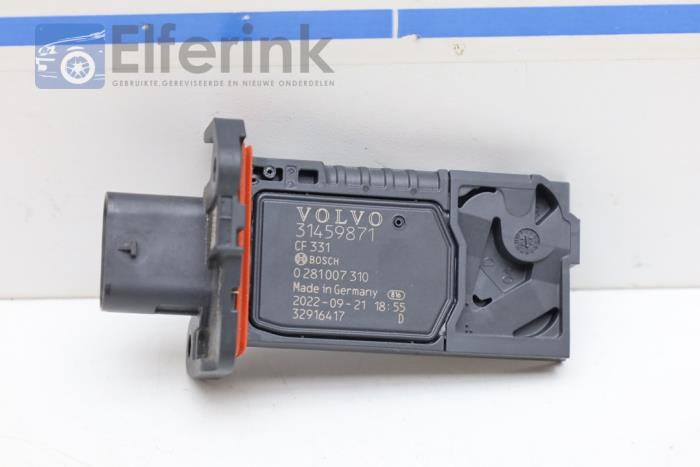 Medidor de masa de aire de un Volvo V90 II (PW) 2.0 B5 Mild Hybrid Geartronic 16V 2023