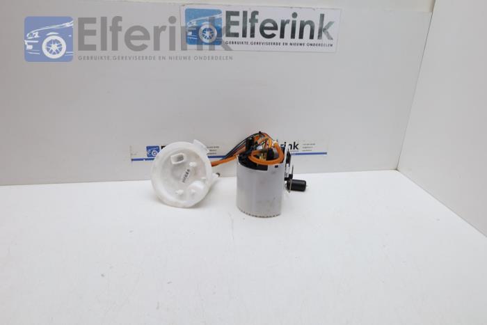 Electric fuel pump from a Volvo V90 II (PW) 2.0 B5 Mild Hybrid Geartronic 16V 2023
