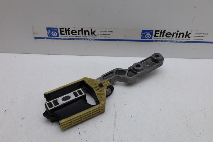 Used Engine mount Volvo V90 II (PW) 2.0 B5 Mild Hybrid Geartronic 16V Price € 50,00 Margin scheme offered by Auto Demontage Elferink B.V.