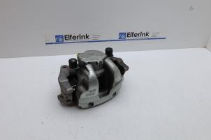 Begagnade Främre bromsok, höger Volvo V90 II (PW) 2.0 B5 Mild Hybrid Geartronic 16V Pris € 75,00 Marginaltabell erbjuds av Auto Demontage Elferink B.V.