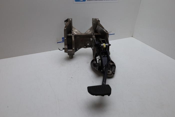 Używane Pedal hamulca Volvo V90 II (PW) 2.0 B5 Mild Hybrid Geartronic 16V Cena € 125,00 Procedura marży oferowane przez Auto Demontage Elferink B.V.