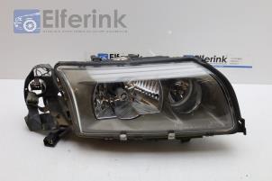 Używane Reflektor prawy Volvo S80 (TR/TS) 2.4 SE 20V 170 Cena € 250,00 Procedura marży oferowane przez Auto Demontage Elferink B.V.