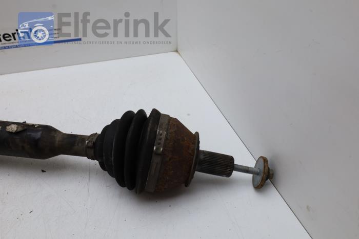 Front drive shaft, right from a Volvo V60 Cross Country I (FZ) 2.4 D4 20V AWD 2016