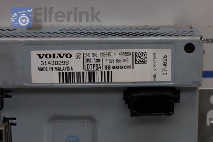 Display unité de contrôle multi media d'un Volvo V40 (MV) 2.0 D3 16V 2017