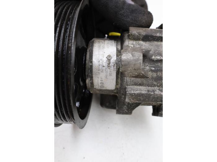 Usagé Pompe de direction Saab 9-5 Estate (YS3E) 2.3 Turbo 16V Aero TS Prix € 75,00 Règlement à la marge proposé par Auto Demontage Elferink B.V.