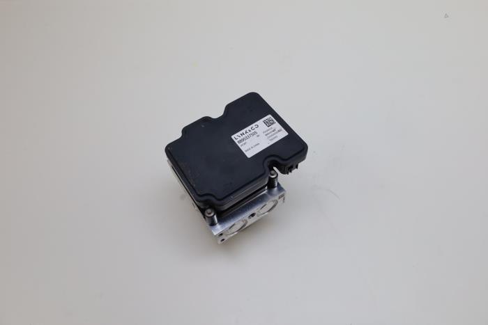 Usagé Pompe ABS Lynk &amp; Co 01 1.5 PHEV Prix € 125,00 Règlement à la marge proposé par Auto Demontage Elferink B.V.