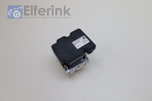 Używane Pompa ABS Lynk &amp; Co 01 1.5 PHEV Cena € 170,00 Procedura marży oferowane przez Auto Demontage Elferink B.V.