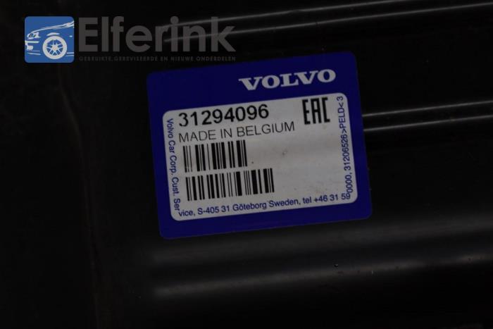 Kühlrippengehäuse van een Volvo V40 (MV) 2.0 D3 16V 2017