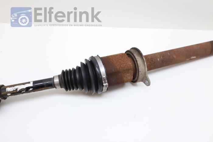 Front drive shaft, right from a Volvo V40 (MV) 2.0 D3 16V 2017