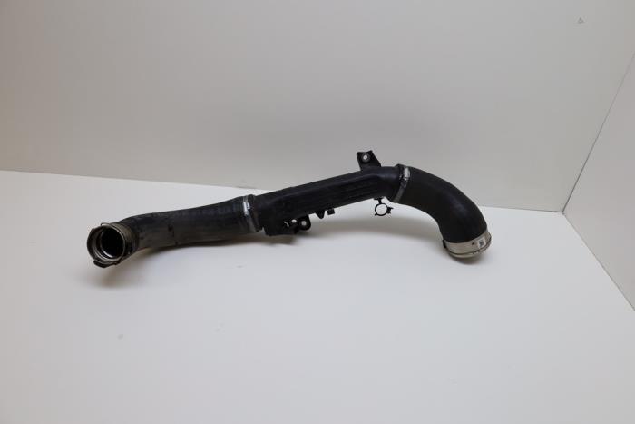 Gebrauchte Intercooler Rohr Volvo V40 (MV) 2.0 D3 16V Preis € 75,00 Margenregelung angeboten von Auto Demontage Elferink B.V.