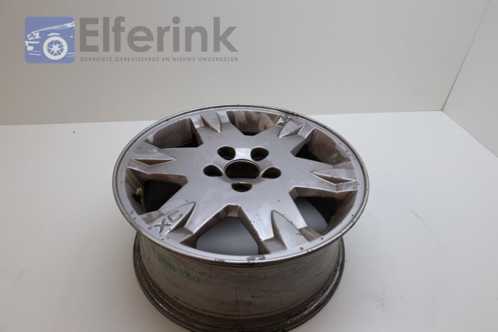 Wheel from a Volvo XC70 (SZ) XC70 2.4 D 20V 2005
