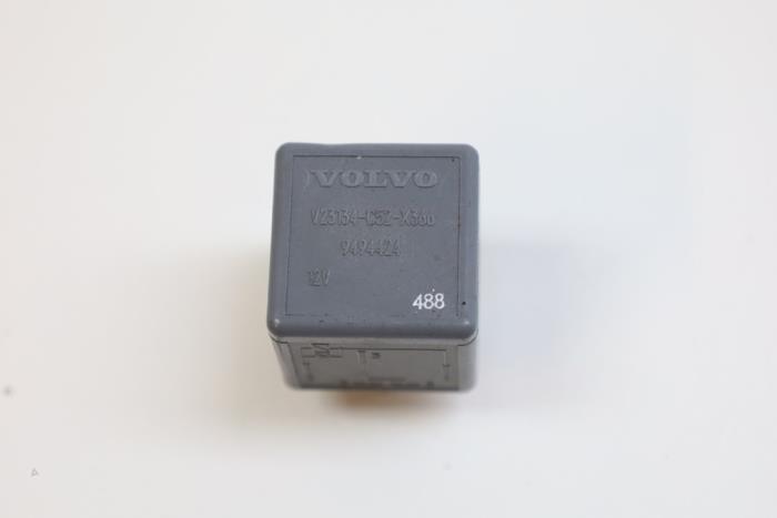 Begagnade Relä Volvo V70 (GW/LW/LZ) 2.5 10V Pris € 25,00 Marginaltabell erbjuds av Auto Demontage Elferink B.V.