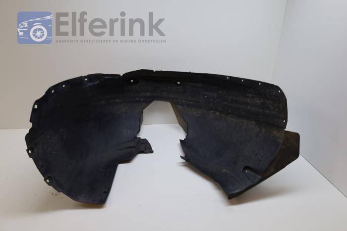 Wheel arch liner from a Volvo V60 II (ZW) 2.0 D3 16V 2019
