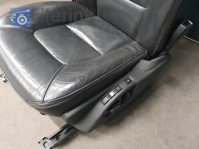 Seat, left from a Volvo XC70 (BZ) 2.4 D5 20V AWD 2008