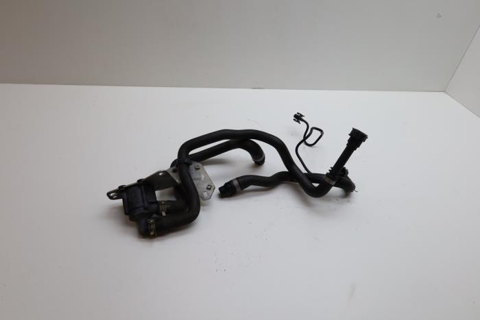 Begagnade Extra vattenpump Volvo V60 II (ZW) 2.0 D3 16V Pris € 40,00 Marginaltabell erbjuds av Auto Demontage Elferink B.V.
