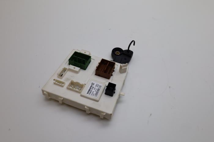 Gebrauchte Central electronic Modul Volvo V60 II (ZW) 2.0 D3 16V Preis € 125,00 Margenregelung angeboten von Auto Demontage Elferink B.V.