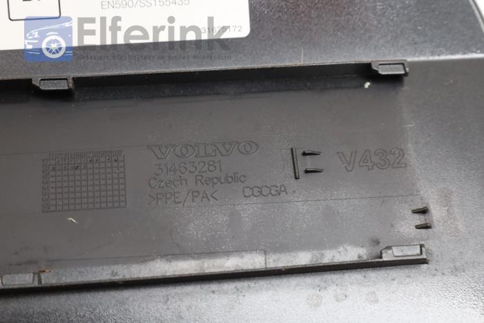Tank cap cover from a Volvo V60 II (ZW) 2.0 D3 16V 2019