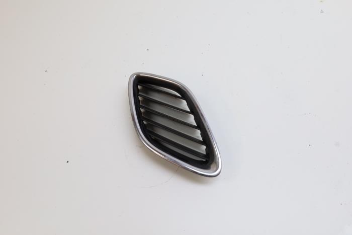 Begagnade Grill Saab 9-3 Sport Estate (YS3F) 1.8t 16V Pris € 25,00 Marginaltabell erbjuds av Auto Demontage Elferink B.V.